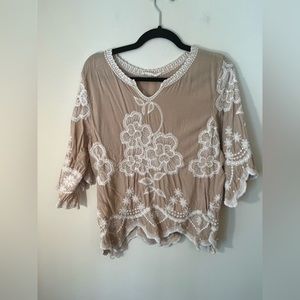 Solitaire Women's Top Cream with Floral Stitching Size XLarge